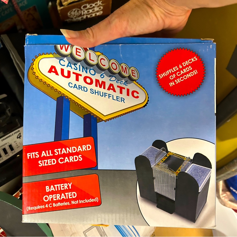 BRAND NEW Automatic Card Shuffler